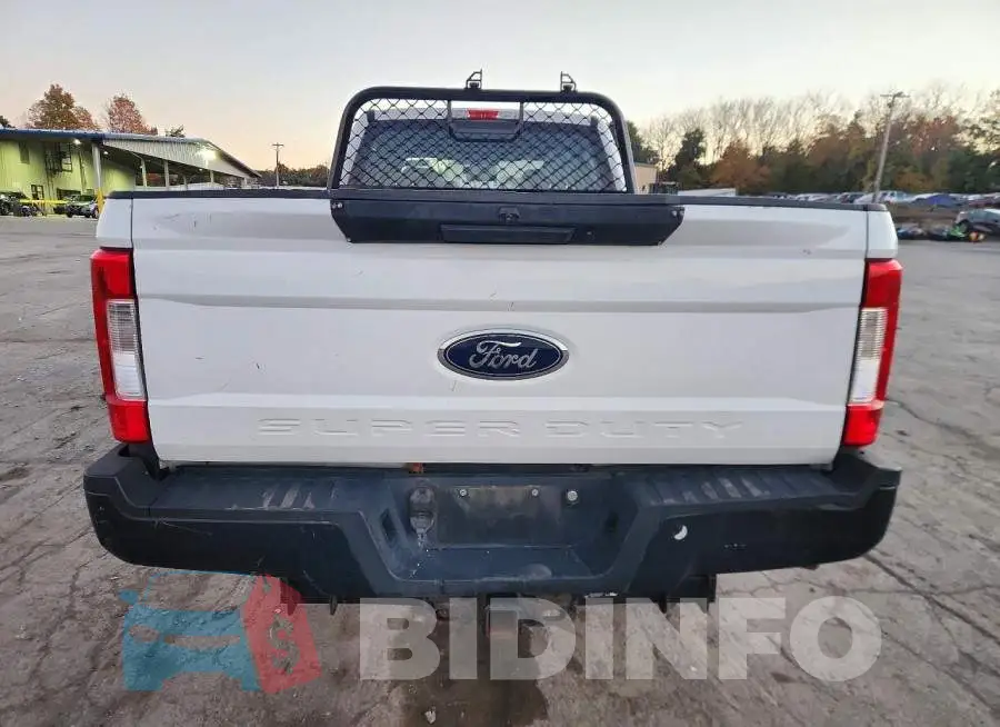 1FT7W2BT2JEB27062 Photo# 6
