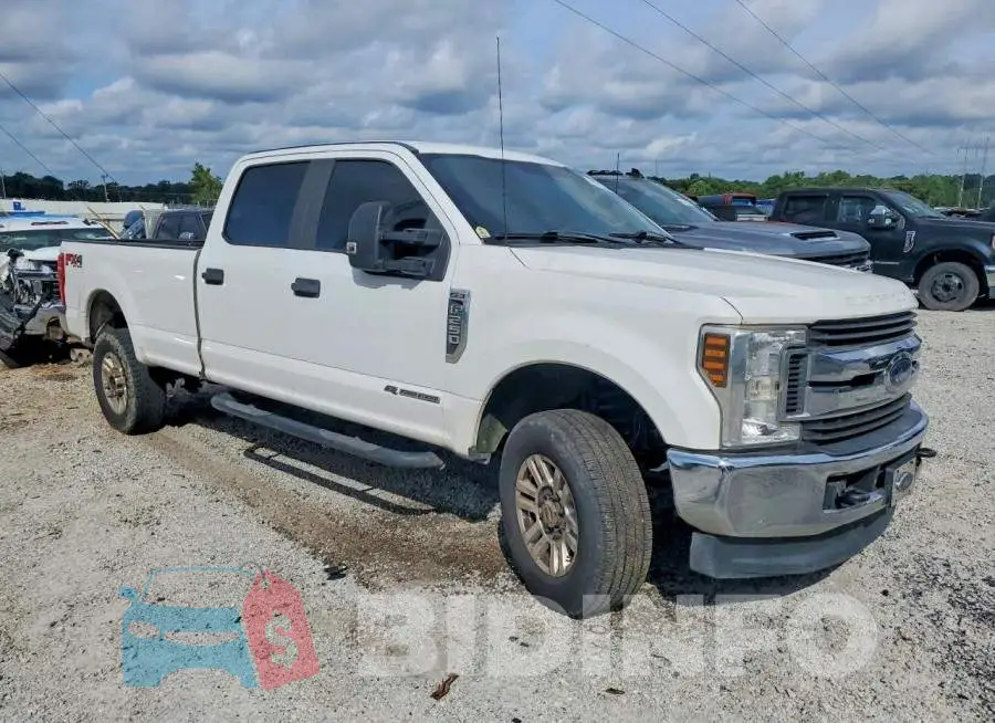 1FT7W2BT1JEB64992 Photo# 4