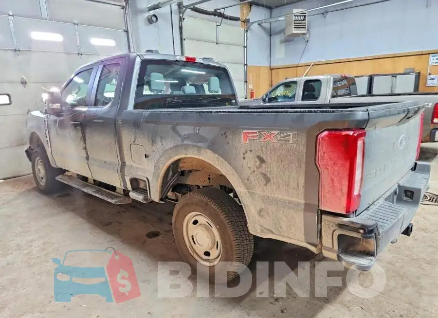 1FT7X2BA8TEF25889 Photo# 2