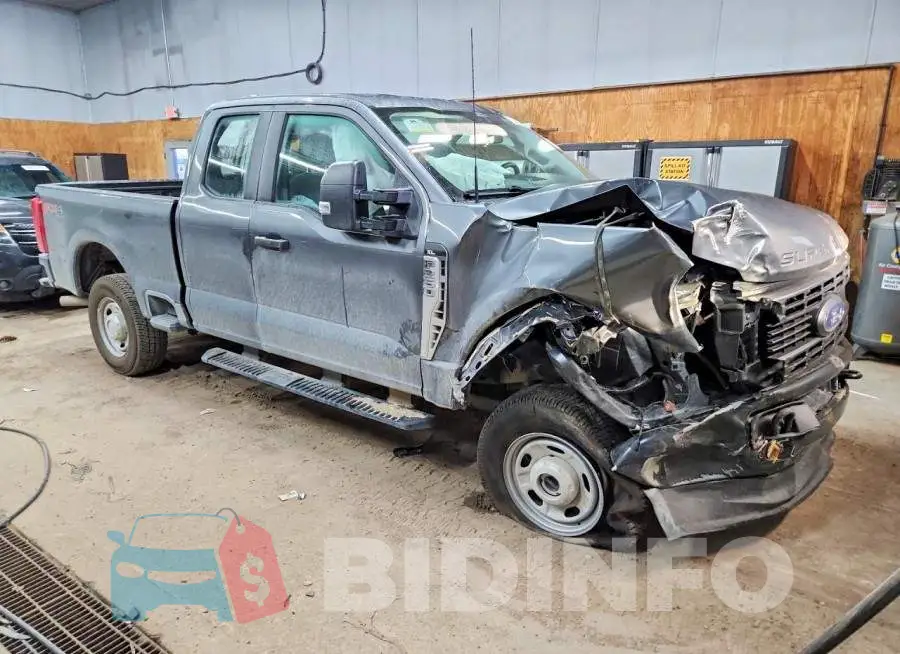 1FT7X2BA8TEF25889 Photo# 4