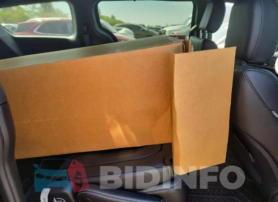 2C4RC1BG8SR594196 Photo# 10