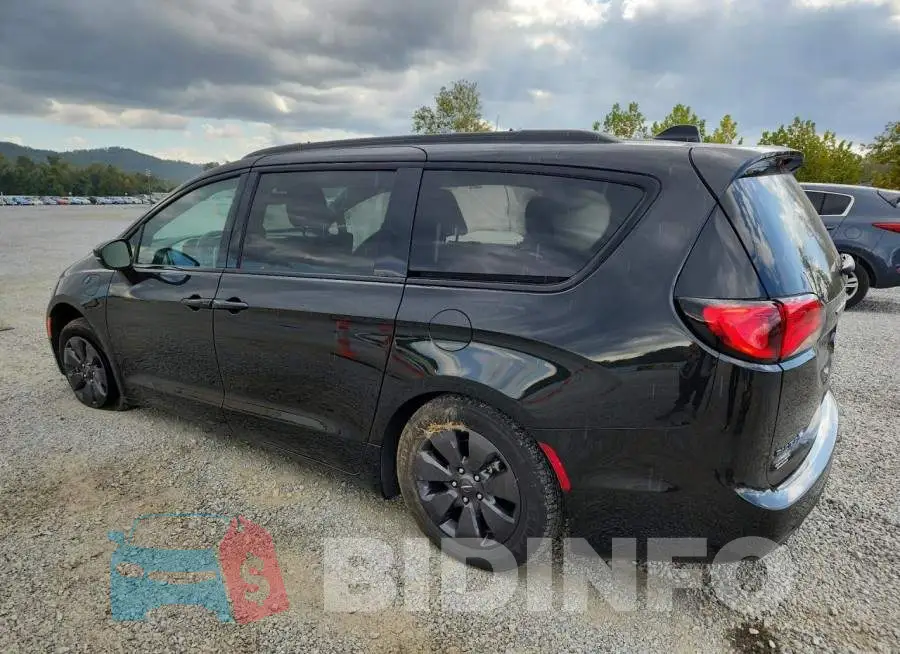 2C4RC1N70LR277865 Photo# 2