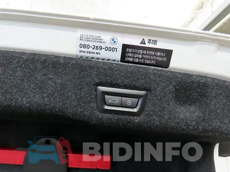 WBA71FJ00TCV92898 Photo# 17