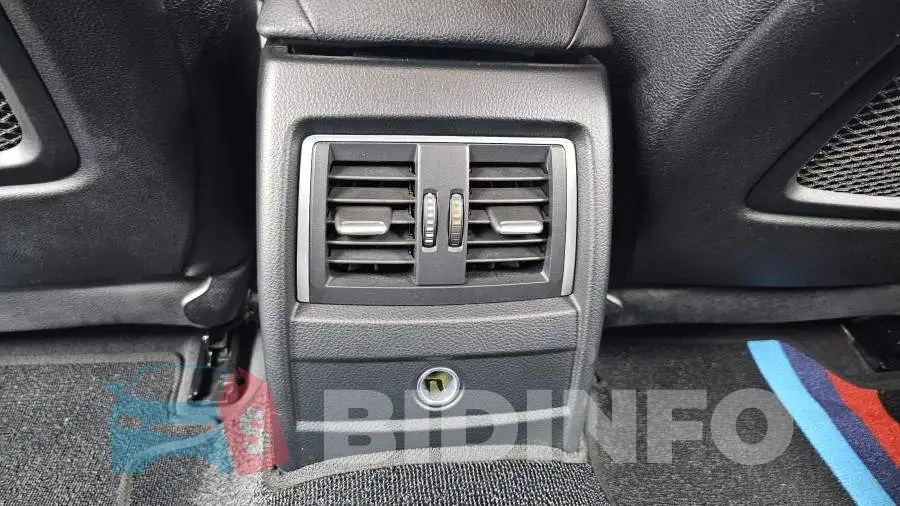 WBA8A910XGK822853 Photo# 18
