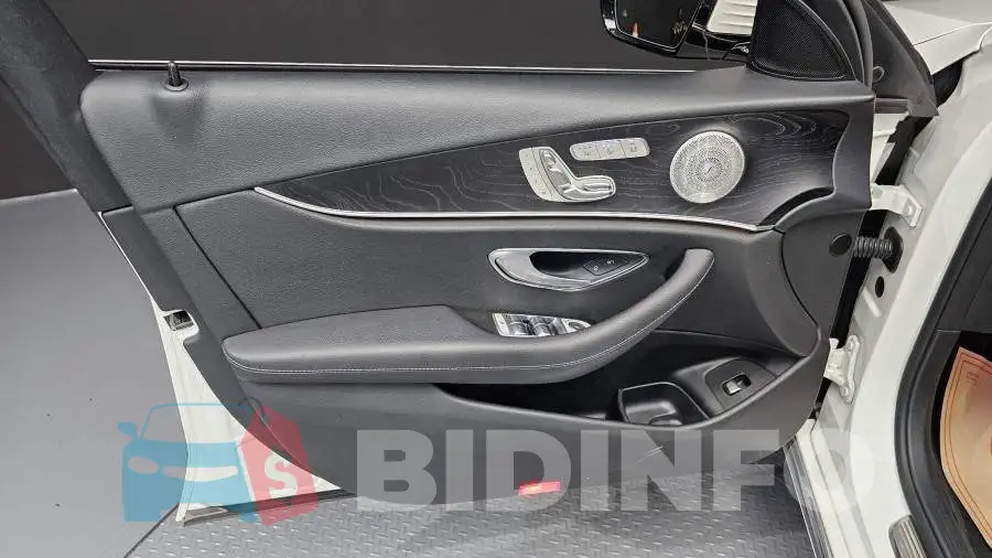 WDDZF4KB2KA582150 Photo# 24