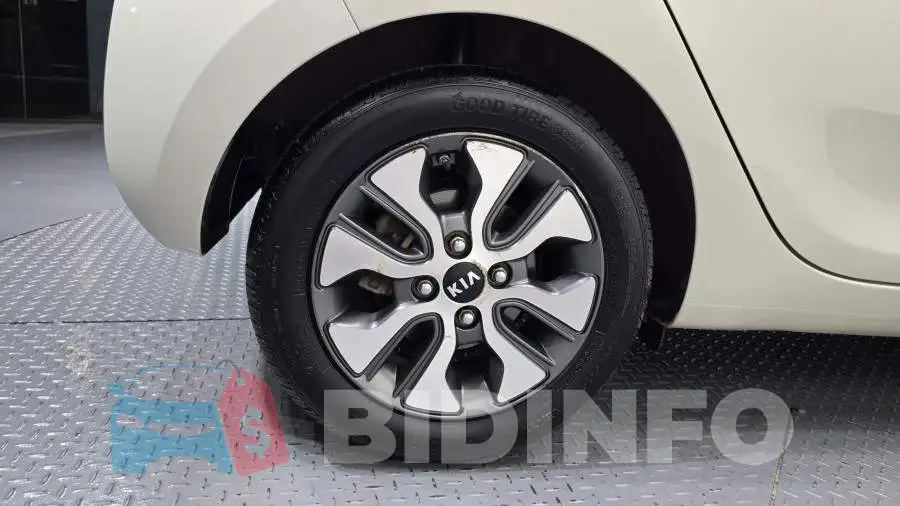 KNABX511BGT143779 Photo# 5