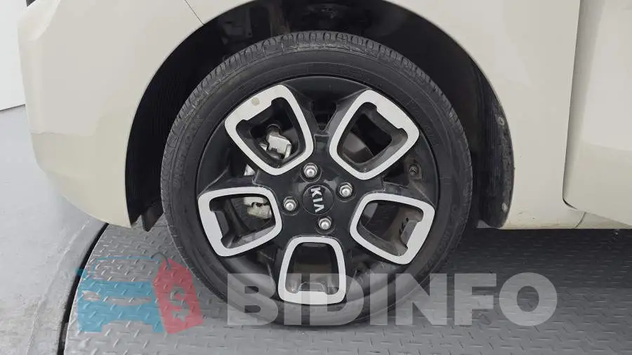 KNACK811BMT248074 Photo# 5