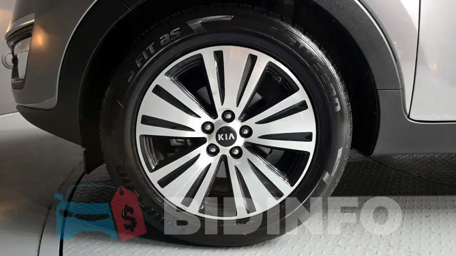KNAPC813BFK715165 Photo# 5