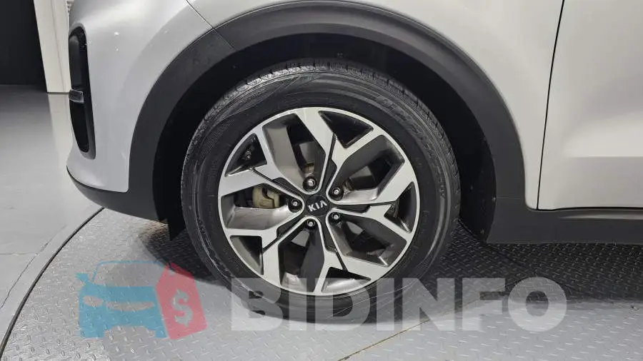 KNAPN813BLK876501 Photo# 5