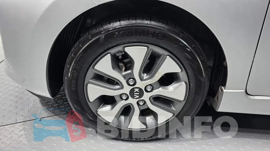 KNABX511BGT196066 Photo# 5