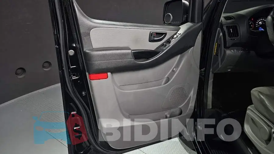 KMFWBX7KBKU090113 Photo# 26