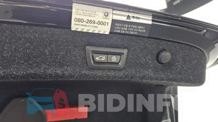 WBAJC5106JG862233 Photo# 32