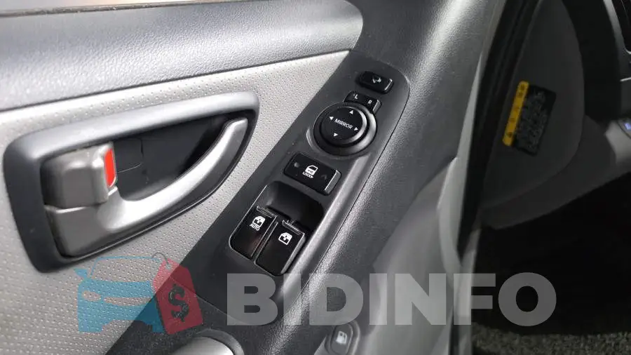 KMFWBX7KBMU157384 Photo# 29