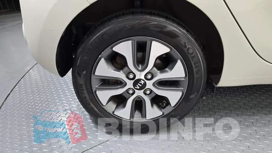 KNABX511BGT422077 Photo# 5