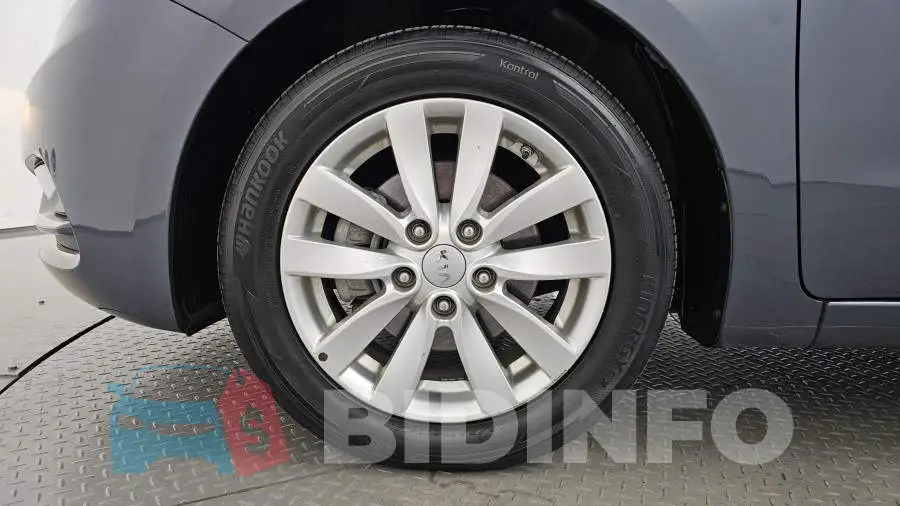 KNAFK412BFA919483 Photo# 5