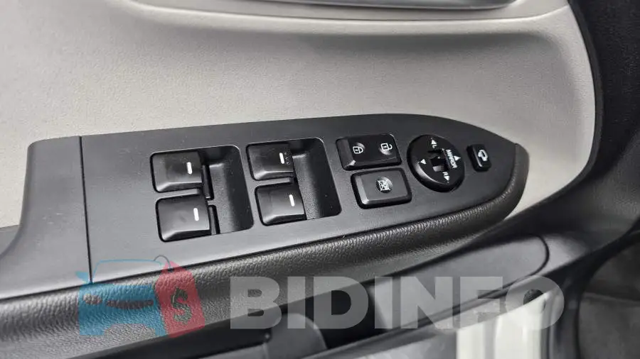 KNACG911BST417399 Photo# 17