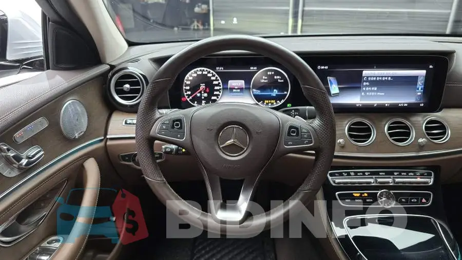 WDDZF4JBXJA372444 Photo# 13