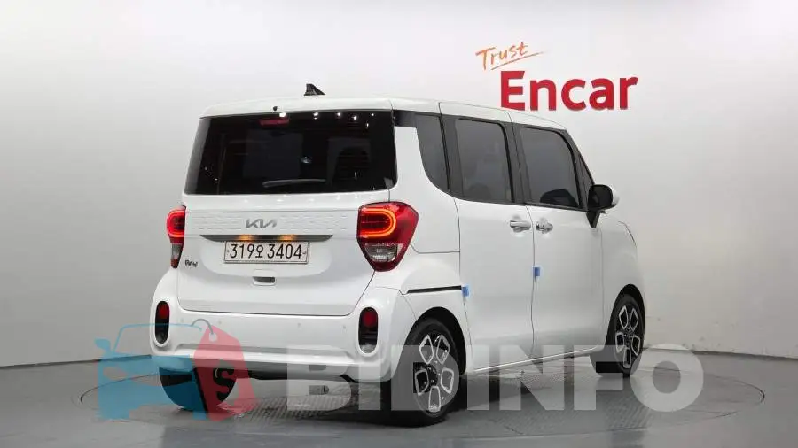 KNACG811BNT282616 Photo# 2
