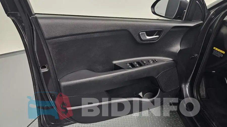 KNADD814BJS198429 Photo# 24