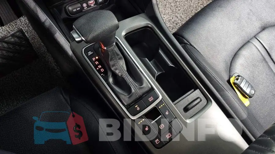 KNAGT411BLA357455 Photo# 9