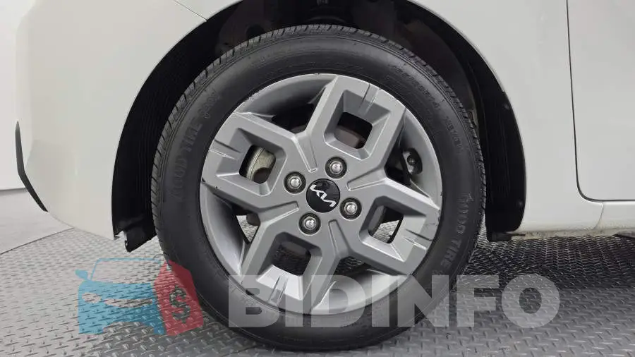 KNACG811BPT325639 Photo# 5