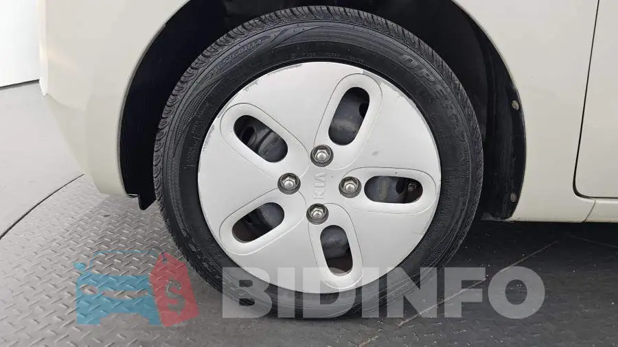 KNACG811BGT116467 Photo# 5