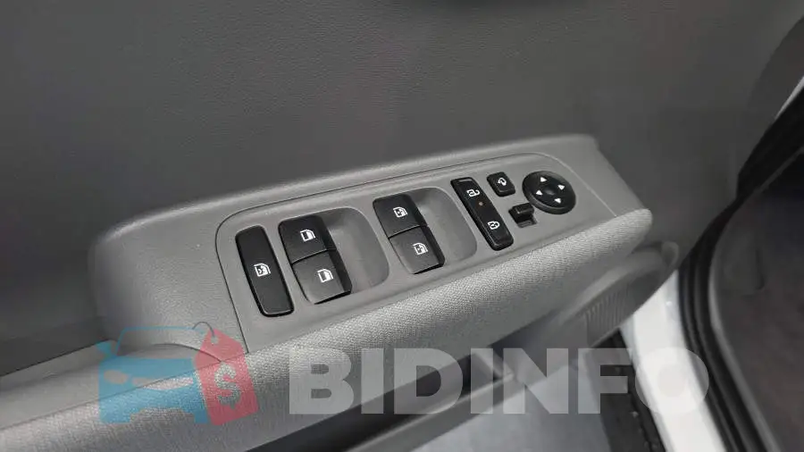KMHB5516BTW149932 Photo# 27