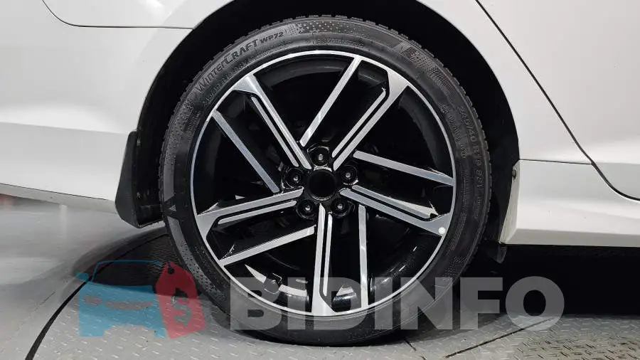 KMHE341DBJA402381 Photo# 5