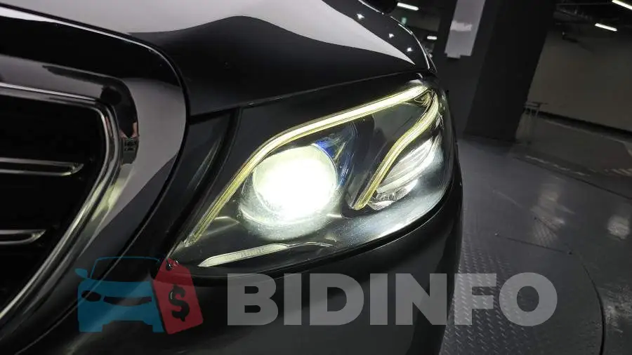 W1KZF4KB2LA760821 Photo# 22