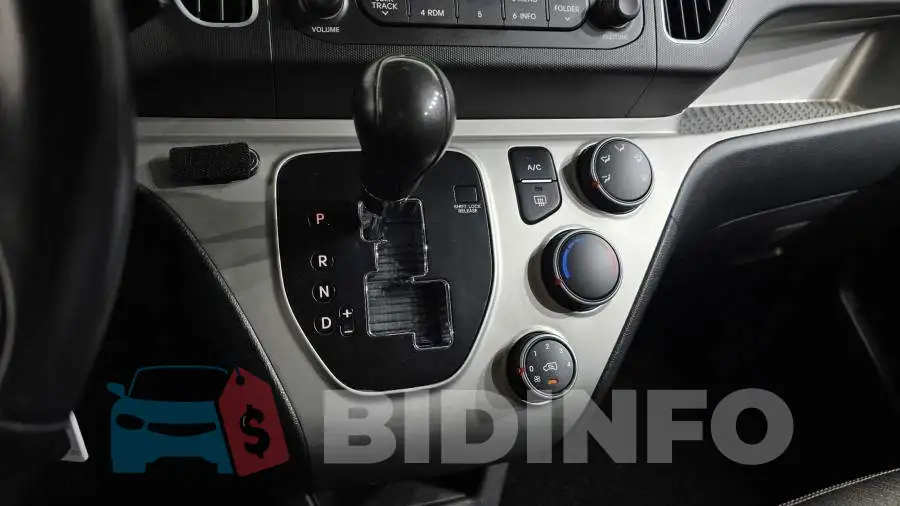 KNACG811BGT149785 Photo# 9