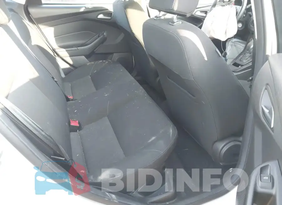 1FADP3F27HL347171 Photo# 8