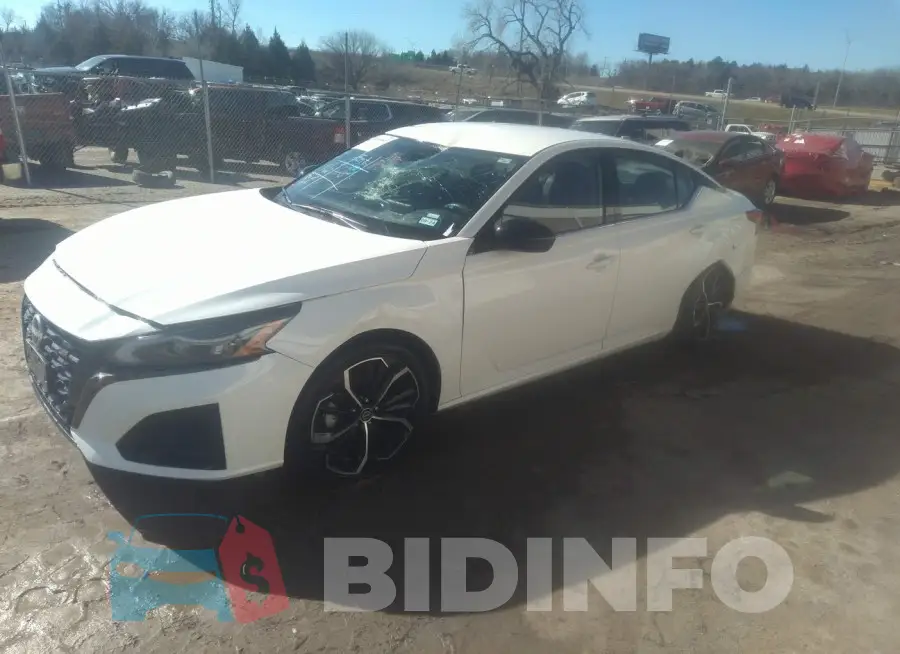 1N4BL4CV2PN321443 Photo# 2