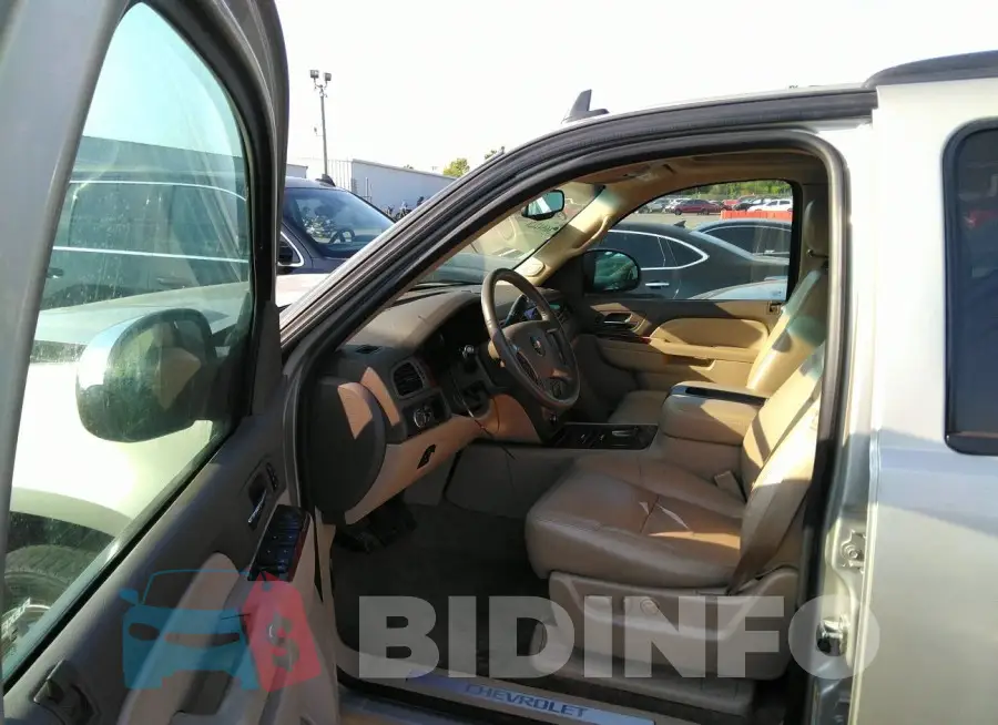 1GNSCCE05ER168818 Photo# 5