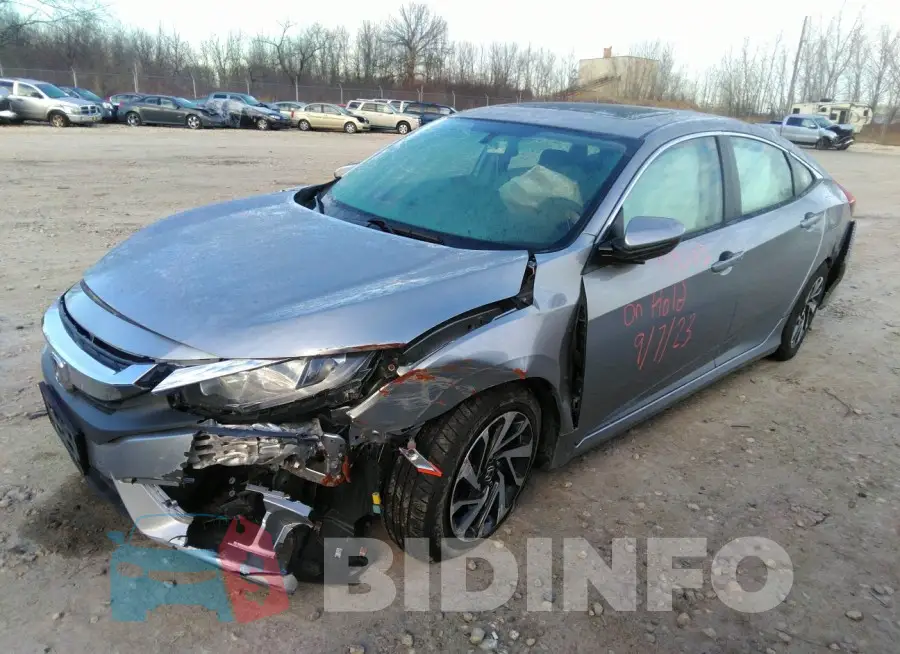19XFC2F76HE032018 Photo# 2