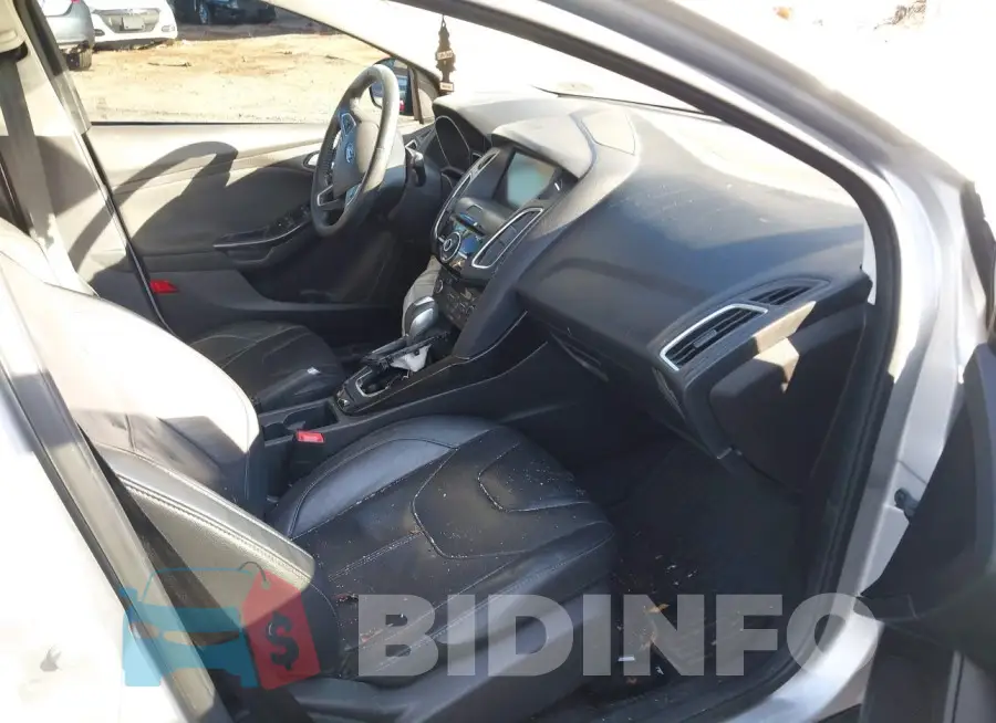 1FADP3J25FL360716 Photo# 5