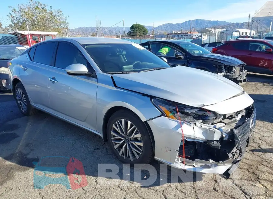 1N4BL4DV8PN337774 Photo# 1