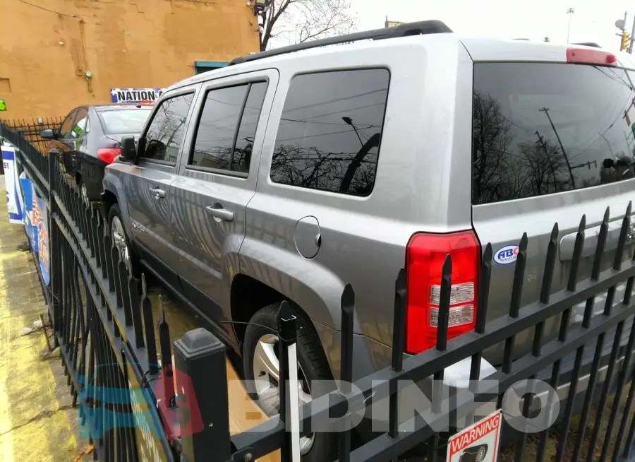 1C4NJPFA4GD664395 Photo# 3