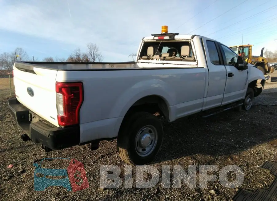 1FT7X2B67HEF00324 Photo# 4