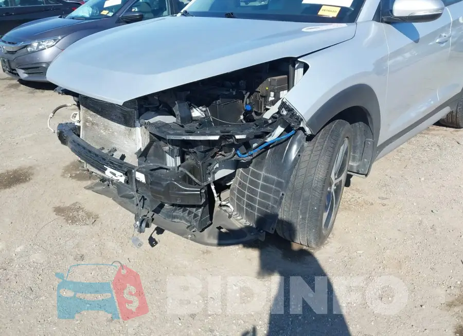 KM8J33A25JU828175 Photo# 6
