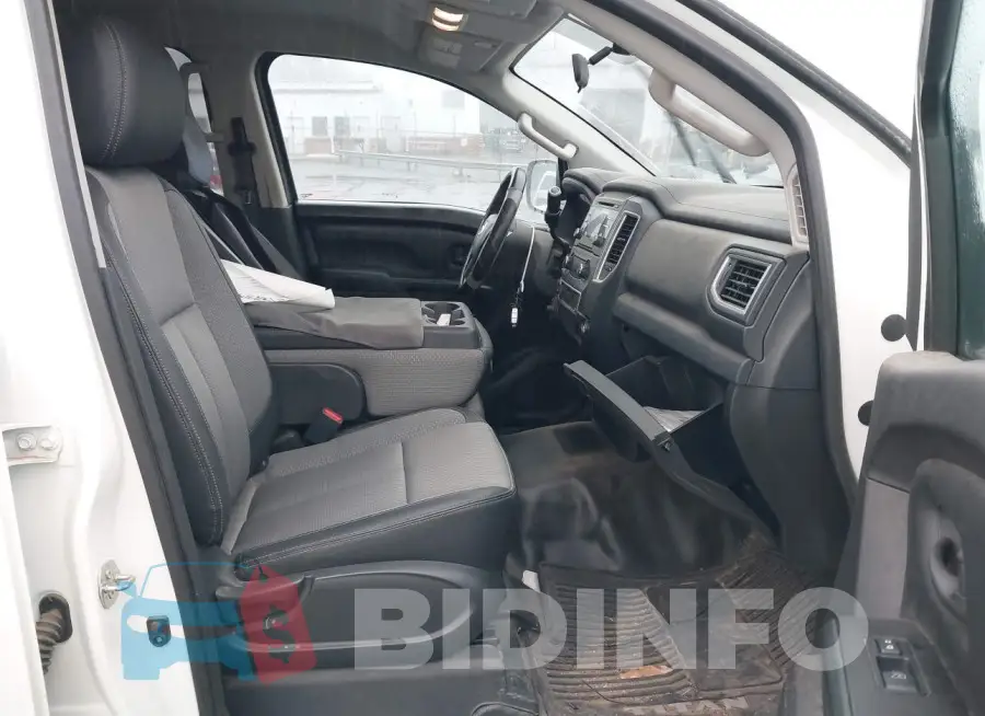 1N6AA1F37JN515152 Photo# 5