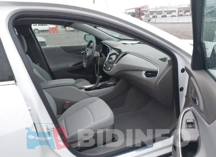 1G1ZD5ST3JF273473 Photo# 5