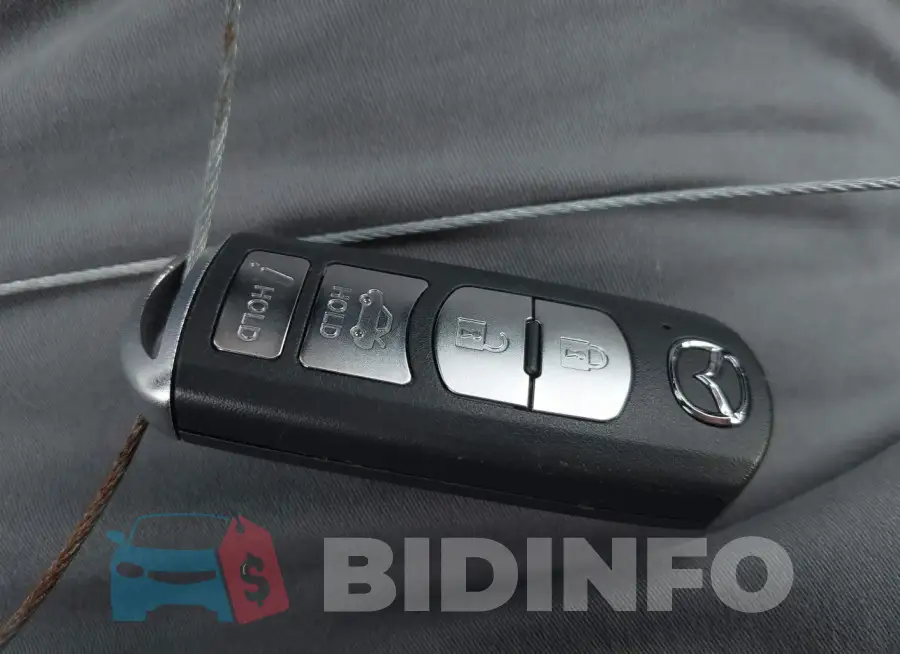 JM1GL1V52H1150827 Photo# 11