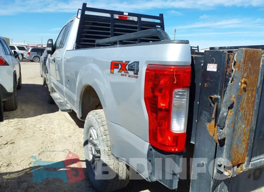 1FT7X2BT7JEB03661 Photo# 3