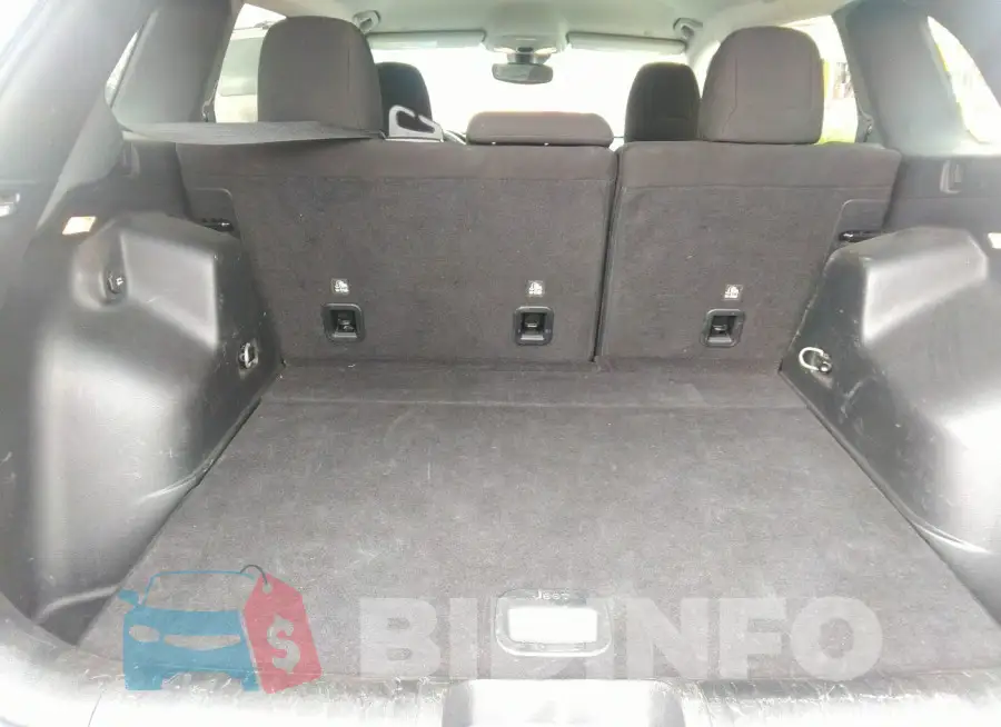 1C4PJLCB8MD113252 Photo# 19