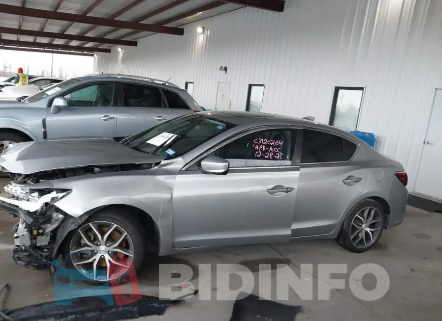 19UDE2F70LA002673 Photo# 13
