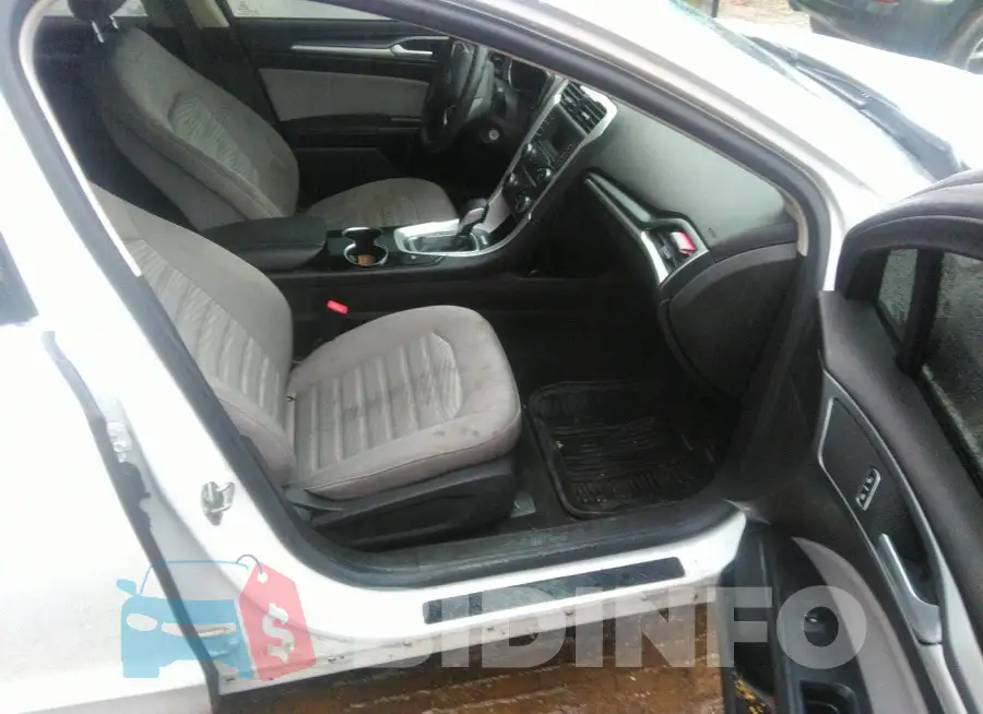 3FA6P0UU8GR126223 Photo# 5