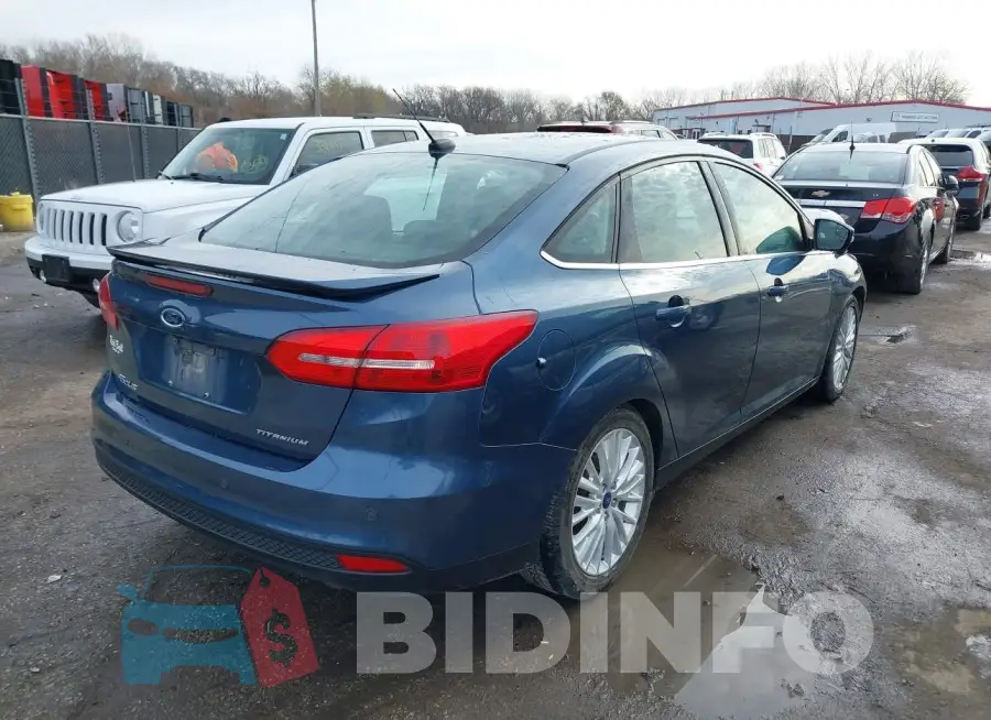 1FADP3J27JL242921 Photo# 4