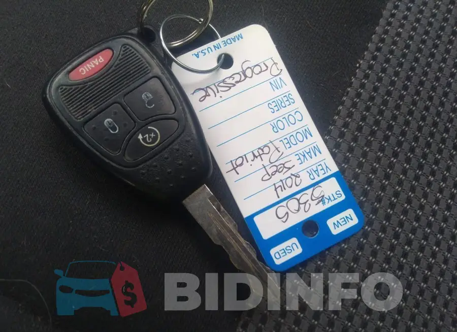 1C4NJRBBXED629805 Photo# 11