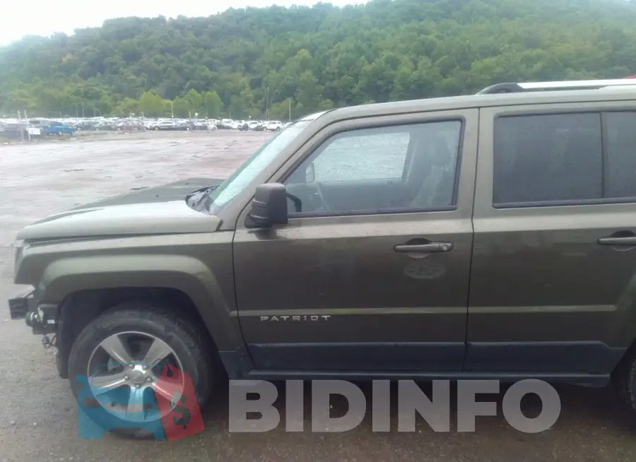 1C4NJRFB5GD597858 Photo# 15