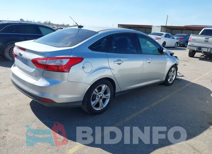 1FADP3F22EL272066 Photo# 4